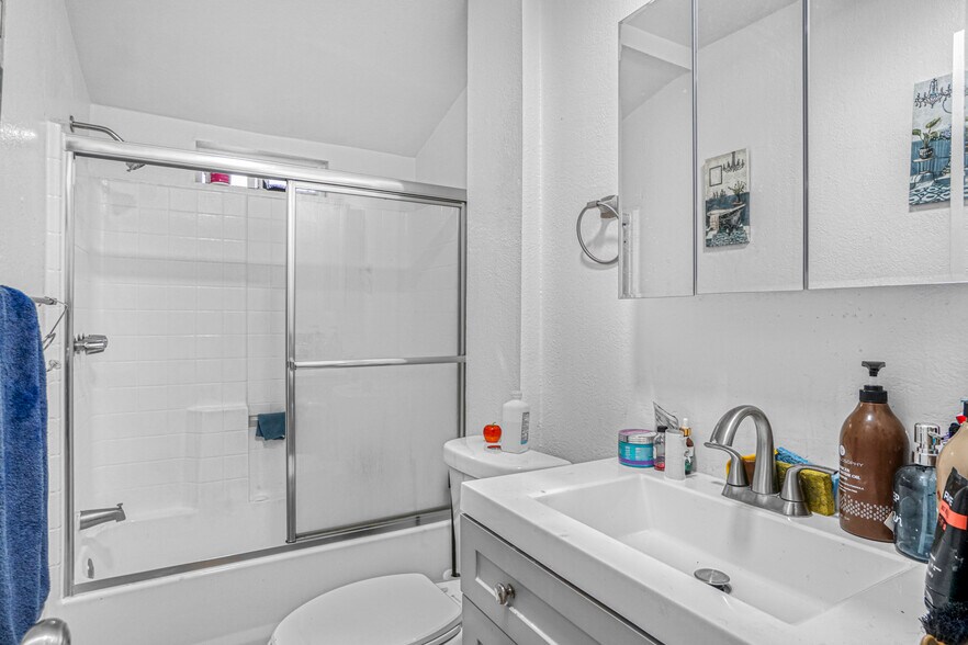 More Photos Of 1548 W 59th Pl, Los Angeles Apartments For Sale