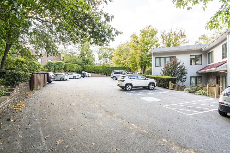 More Photos Of 528 E Lancaster Ave, Wayne Office For Lease