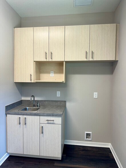 More Photos Of 10015-10017 Leather Fern Ln, Riverview Medical For Lease