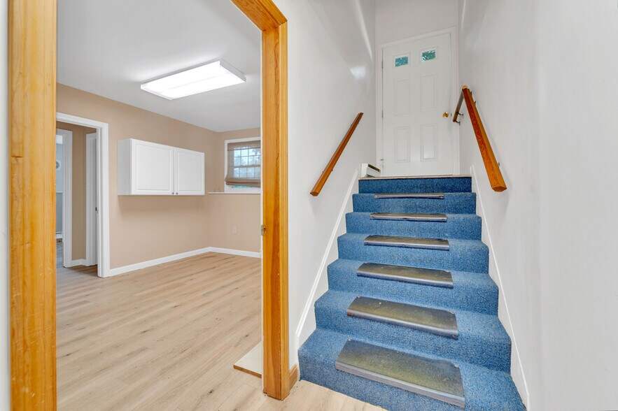 More Photos Of 77 Hancock Rd, Peterborough Flex For Sale