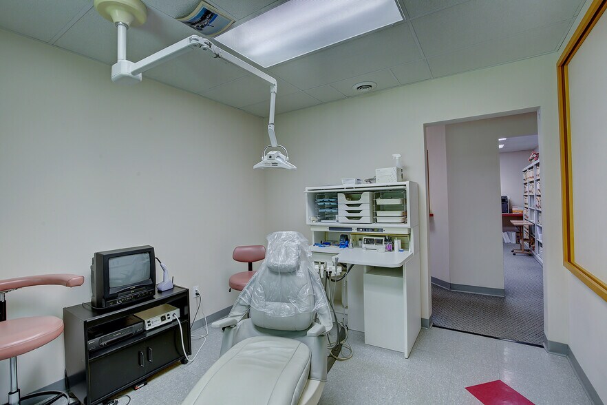 More Photos Of 1980 Pa-54 Hwy, Montgomery Office For Sale