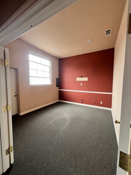 More Photos Of 709-711 Mission Ave, Oceanside Storefront For Lease