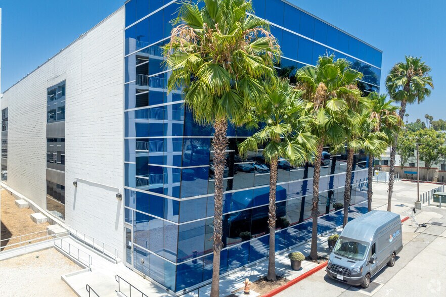More Photos Of 1350 N Western Ave, Los Angeles Loft Creative Space For Lease