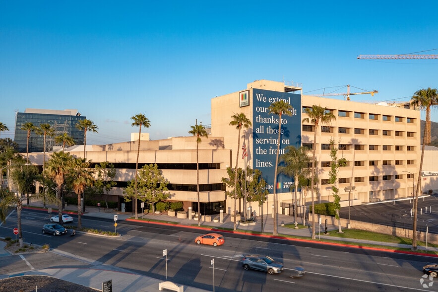 More Photos Of 3000 W Alameda Ave, Burbank Movie Radio TVStudio For Lease