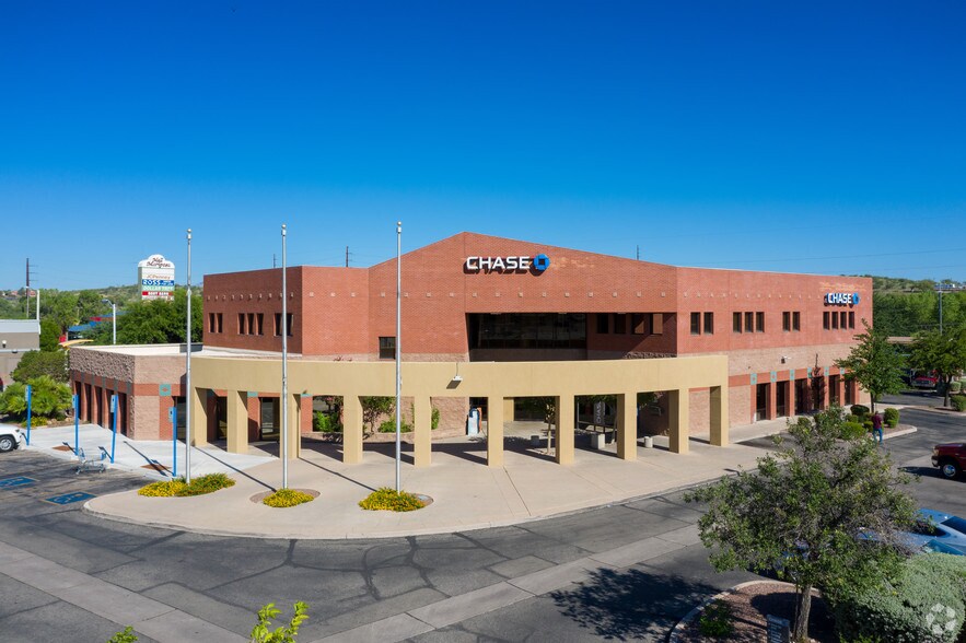 More Photos Of 254-300 W Mariposa Rd, Nogales Storefront For Lease