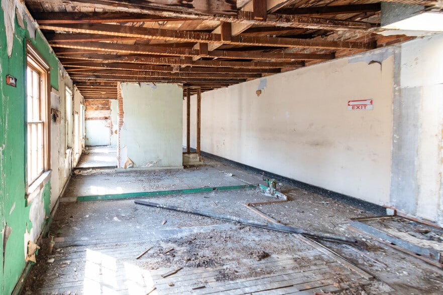 More Photos Of 115 W Saratoga St, Baltimore Storefront Retail Residential For Sale