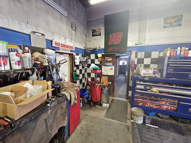 More Photos Of 1737 S Burlington Rd, Bridgeton Flex For Sale