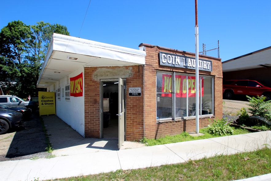 Primary Photo Of 611 10th St NW, Canton Freestanding For Sale
