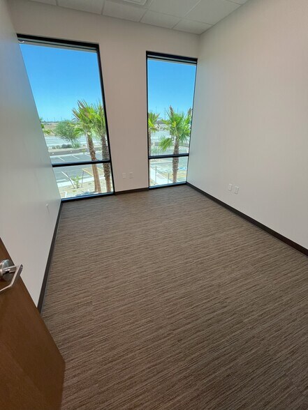 More Photos Of 1360 N Bullard Ave, Goodyear Office For Lease