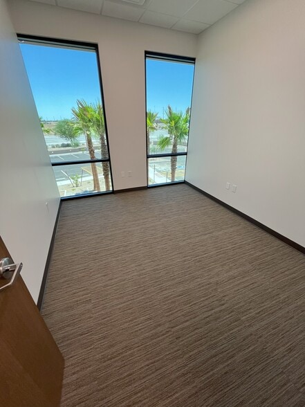 More Photos Of 1360 N Bullard Ave, Goodyear Office For Lease