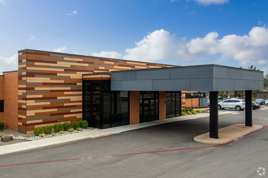 More Photos Of 200 N Bryant Ave, Edmond Medical For Sale