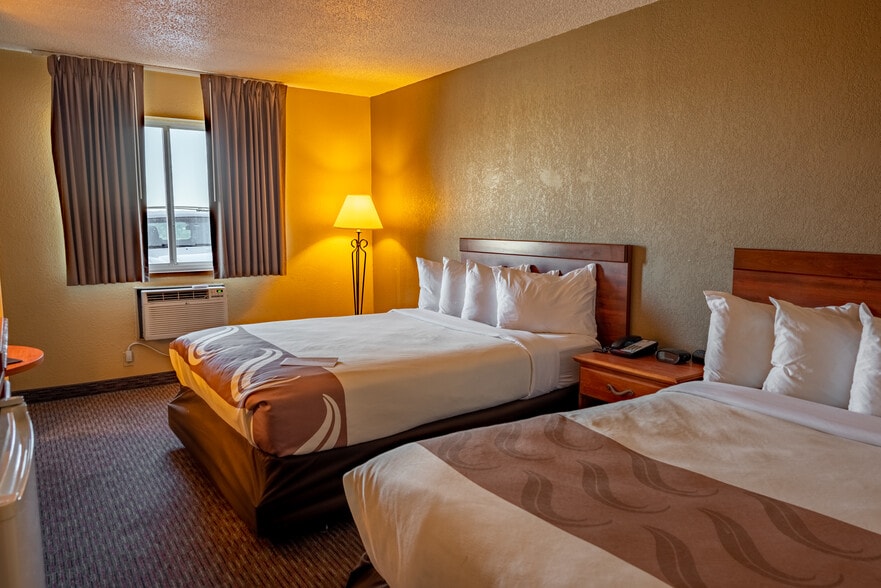 More Photos Of 730 E Jennifer Ln, Sidney Hotel For Sale