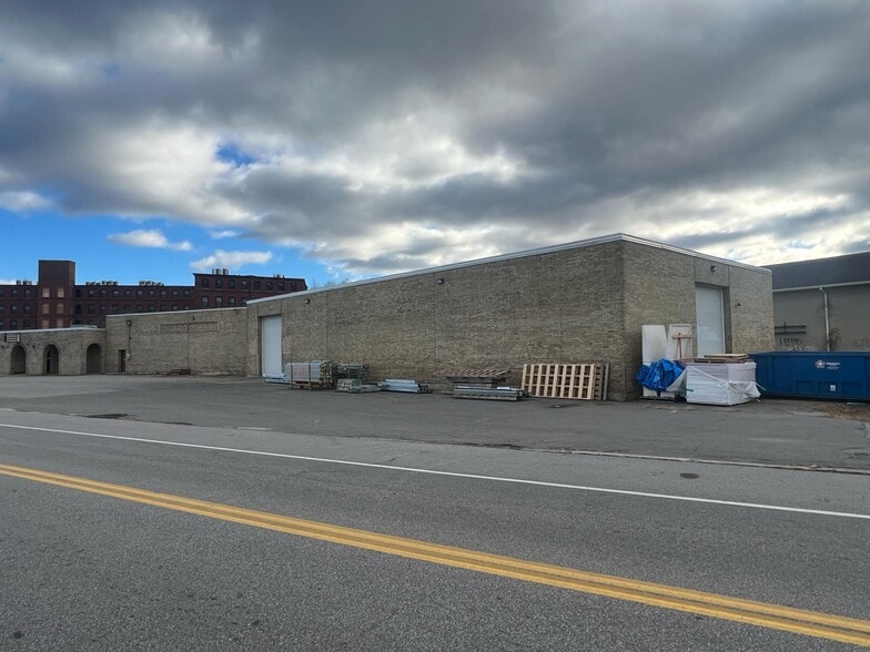 More Photos Of 159 Temple St, Nashua Warehouse For Lease