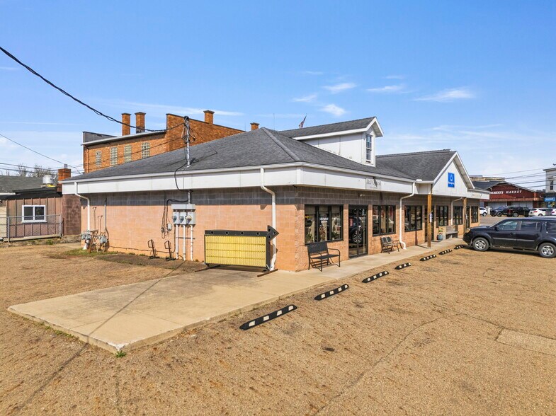More Photos Of 1 Main St N, Navarre Restaurant For Sale