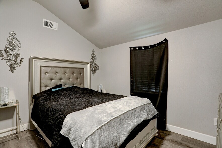 More Photos Of 2322 Central St, Dickinson Apartments For Sale