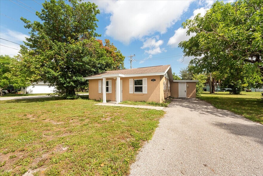 More Photos Of 1905 Oakley Ave, Fort Myers Apartments For Sale