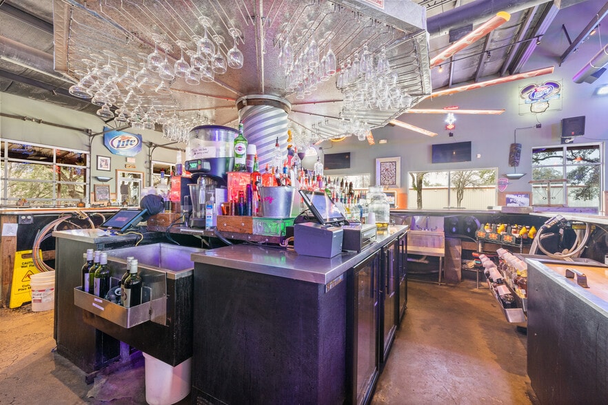 More Photos Of 1515 N Interstate 35, Georgetown Freestanding For Sale