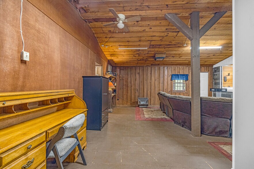 More Photos Of 252 Komplex Dr, Carnesville Warehouse For Sale