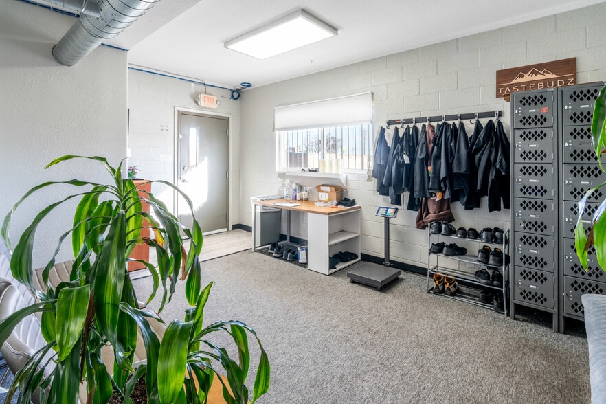 More Photos Of 711 W 8th St, Pueblo Manufacturing For Sale
