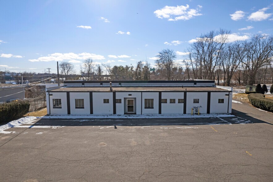 Primary Photo Of 5 Webb St, Windsor Locks Manufacturing For Lease
