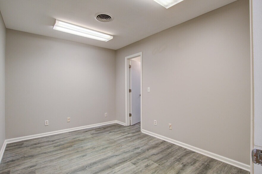 More Photos Of 137 Cedar Dr, Saint Stephen Office For Sale