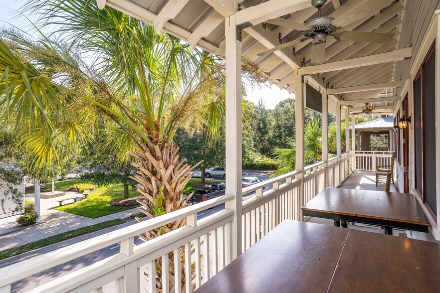 More Photos Of 12 Celadon Dr, Beaufort Storefront Retail Office For Lease