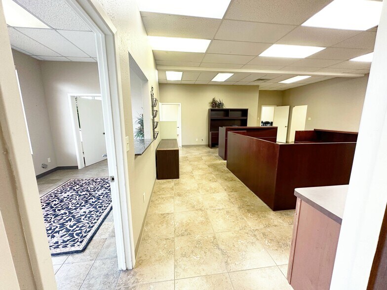 More Photos Of 3512 Avenue I, Rosenberg Office For Lease
