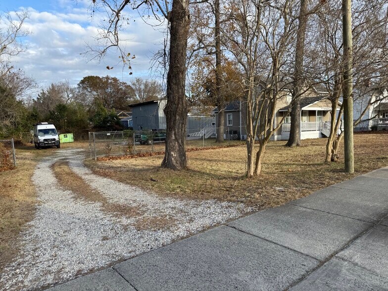 More Photos Of 2113 Wrightsville Ave, Wilmington Flex For Sale