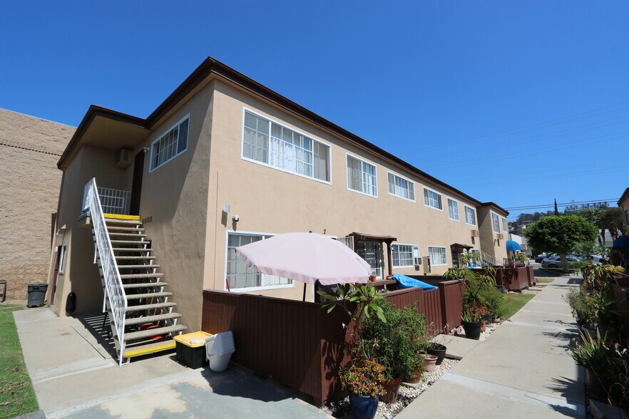 More Photos Of 2331 Walnut Ave, Signal Hill Multifamily For Sale
