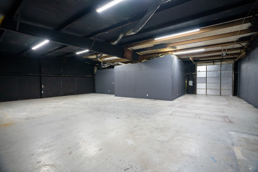 More Photos Of 158 Meyers Dr, Sherman Office For Lease