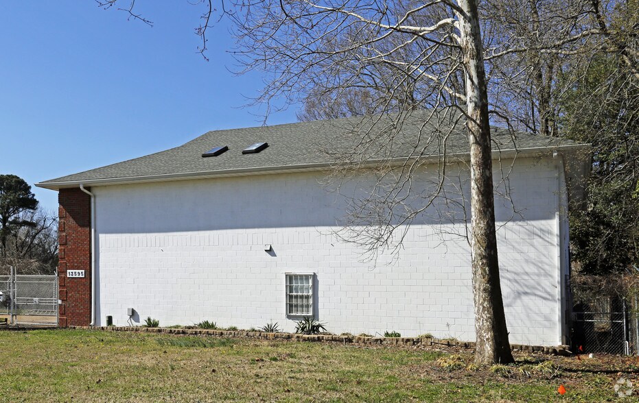 More Photos Of 13595 Warwick Blvd, Newport News Showroom For Lease