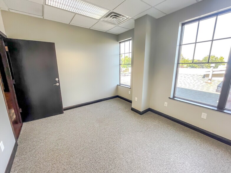 More Photos Of 123 N Main St, Crown Point Coworking Space