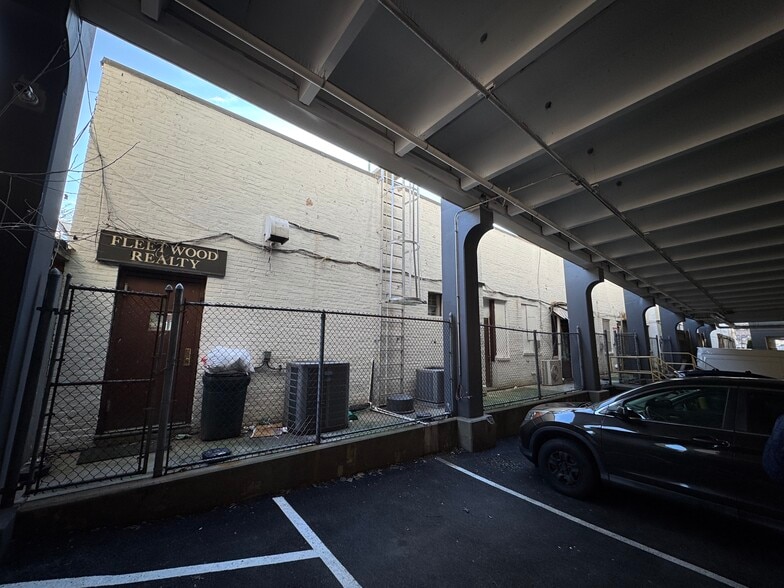 More Photos Of 19-31 W Grand St, Mount Vernon Storefront For Lease