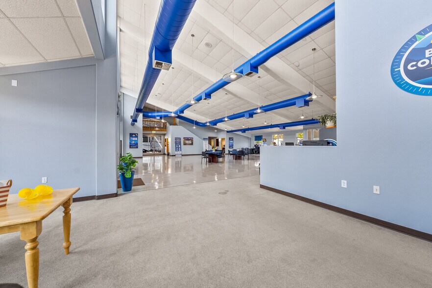 More Photos Of 3976 Crater Lake Ave, Medford Auto Dealership For Lease