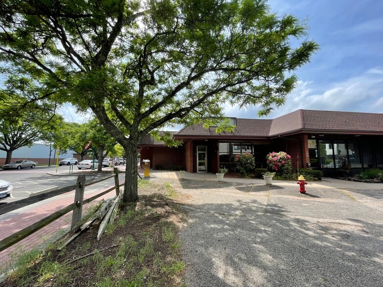 More Photos Of 154 Market Sq, Newington Storefront Retail Office For Lease