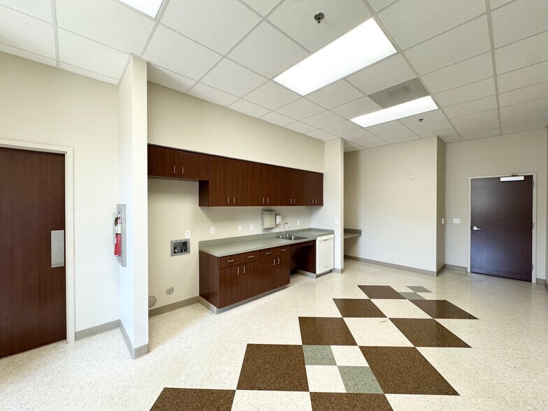More Photos Of 200 Renaissance Way, Crockett Medical For Sale