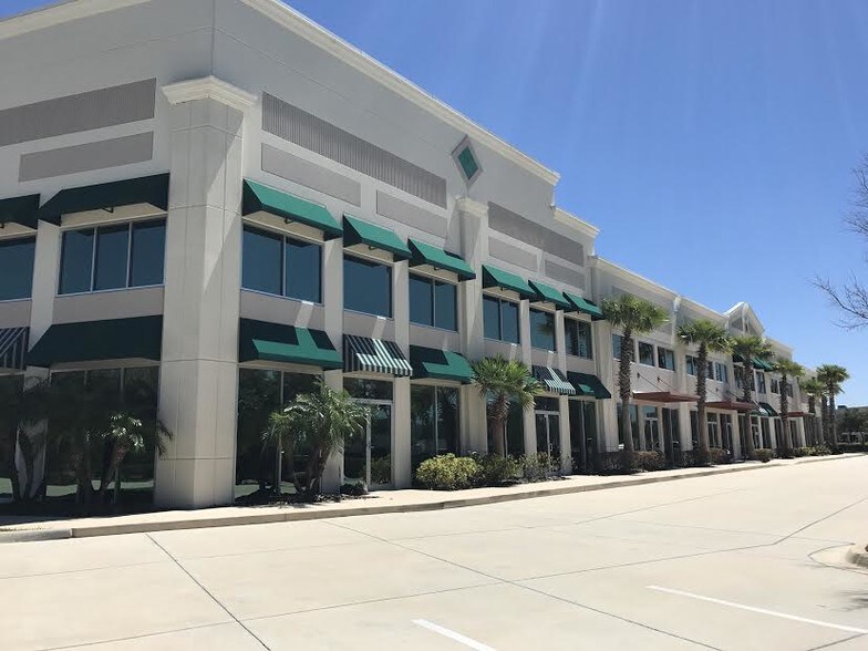 More Photos Of 6557 Hazeltine National Dr, Orlando Distribution For Lease