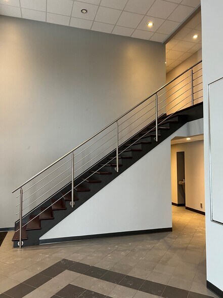 More Photos Of 616A-622 S Main St, Hebron Warehouse For Lease