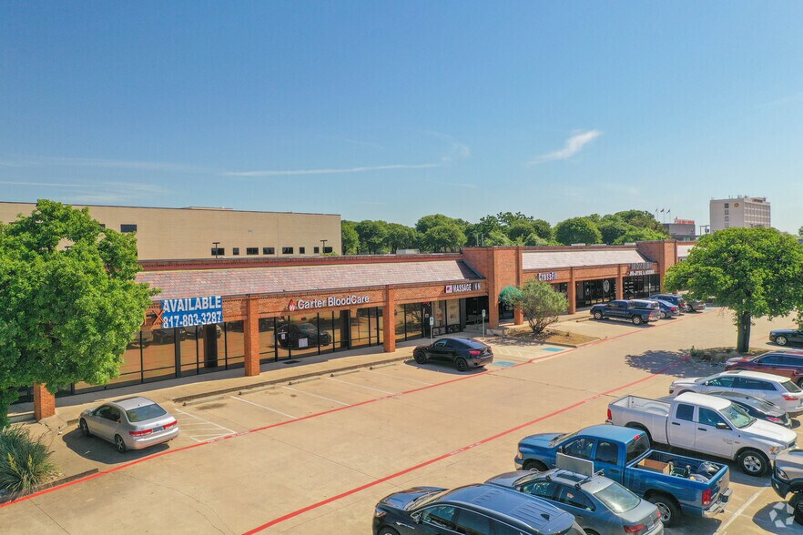 More Photos Of 1701-1833 Airport Fwy, Bedford General Retail For Lease