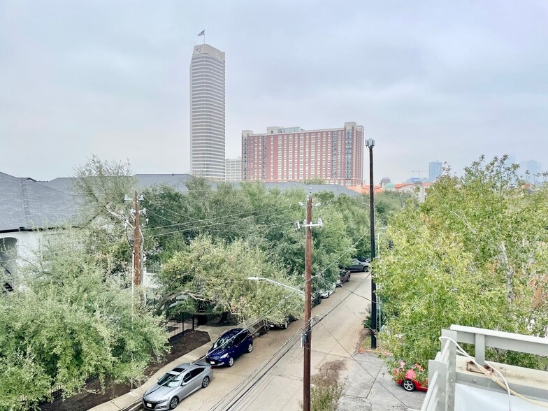 More Photos Of 3335 W Lamar St, Houston Office Residential For Lease