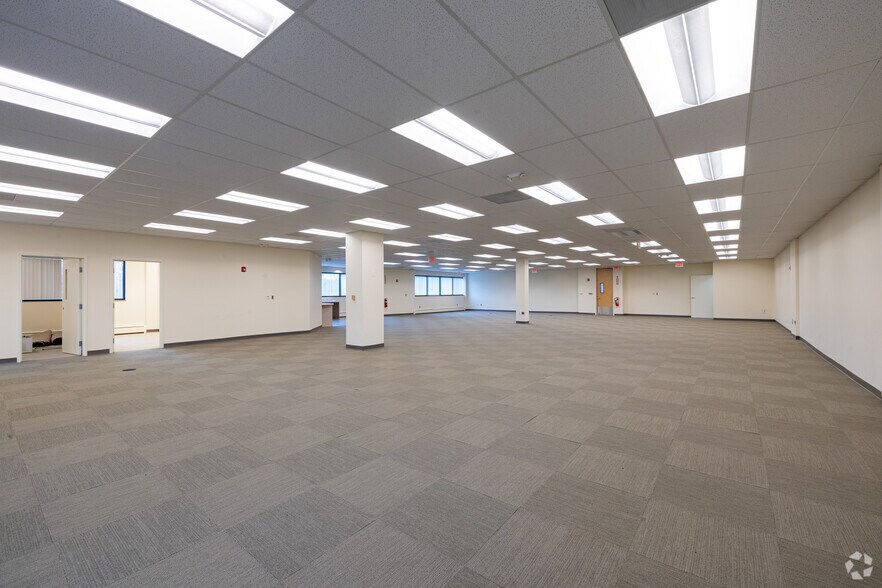 More Photos Of 645 Martinsville Rd, Bernards Township Office For Sale