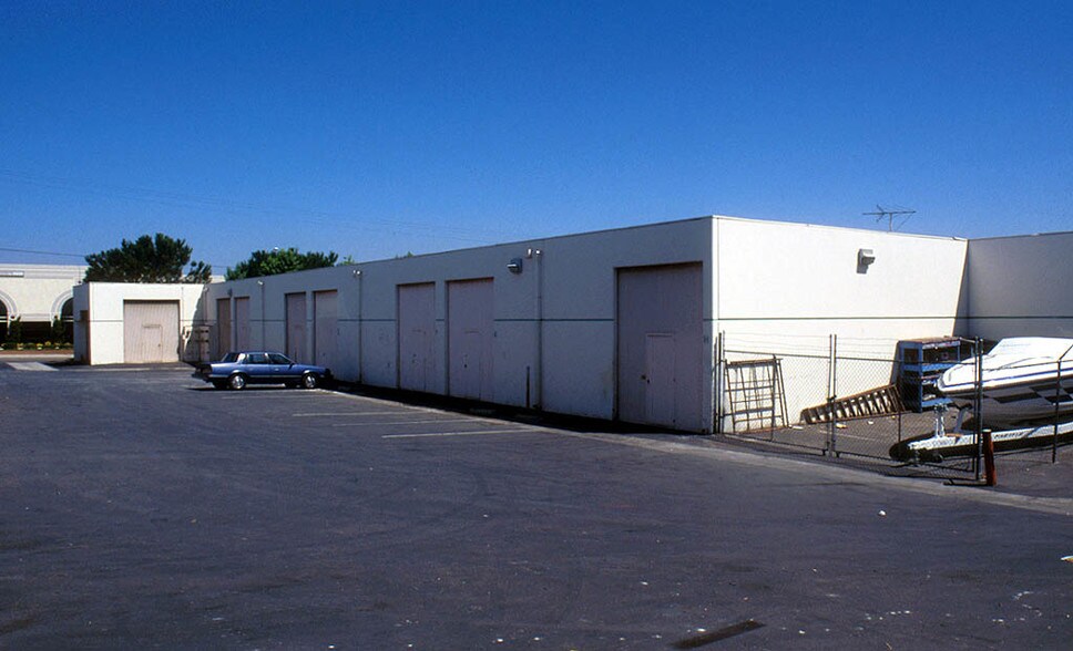 More Photos Of 139 N Maple St, Corona Unknown For Lease