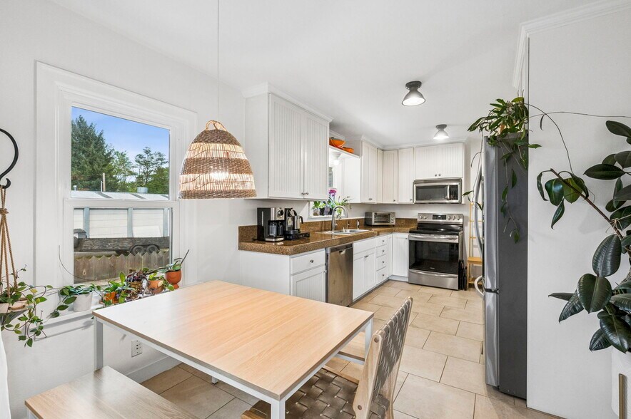 More Photos Of 11020 N Moore Ave, Portland Flex For Sale