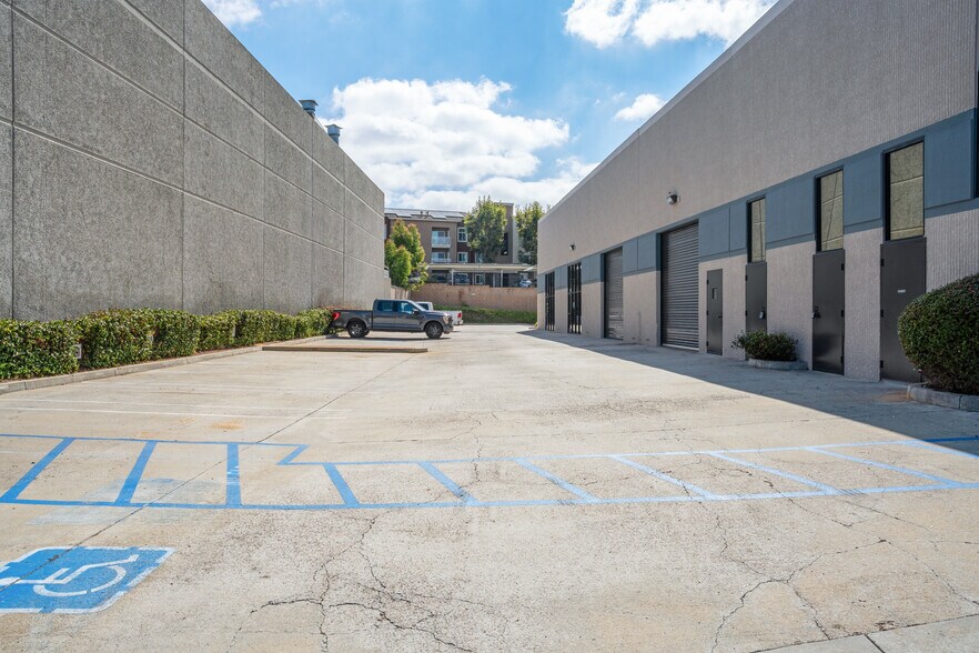 More Photos Of 1833 Diamond St, San Marcos Warehouse For Lease