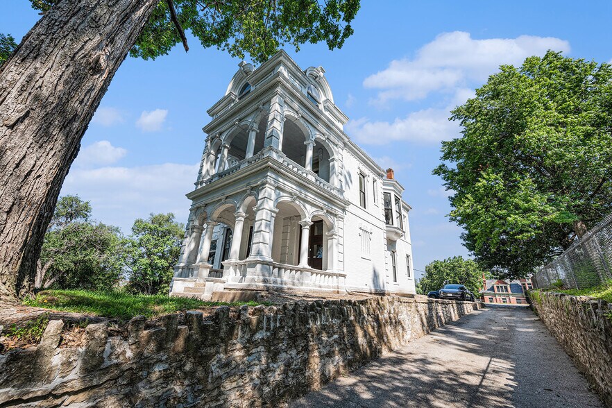 More Photos Of 1311 Francis St, Saint Joseph Multifamily For Sale