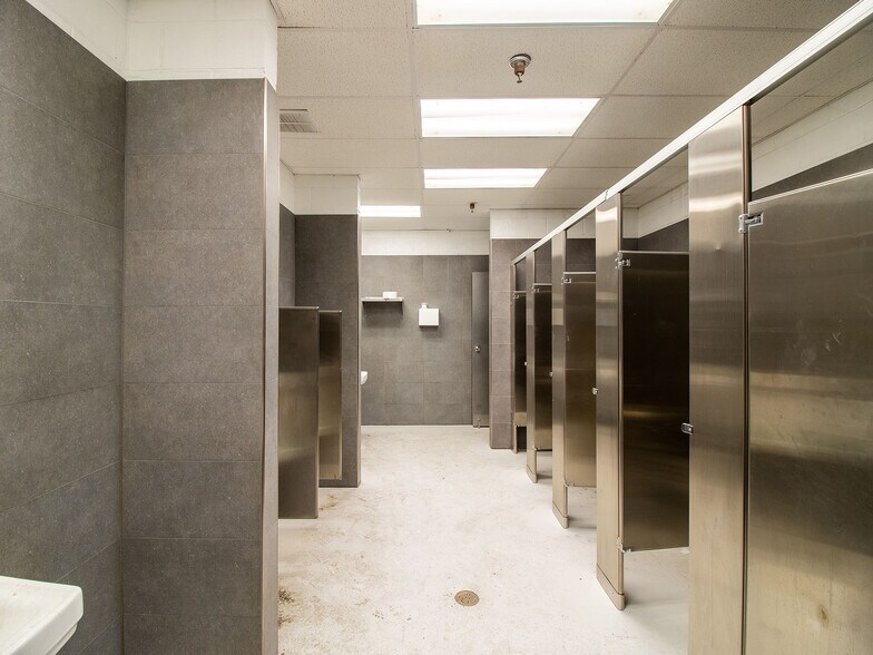 More Photos Of 99 S 3rd St, Hudson Warehouse For Lease