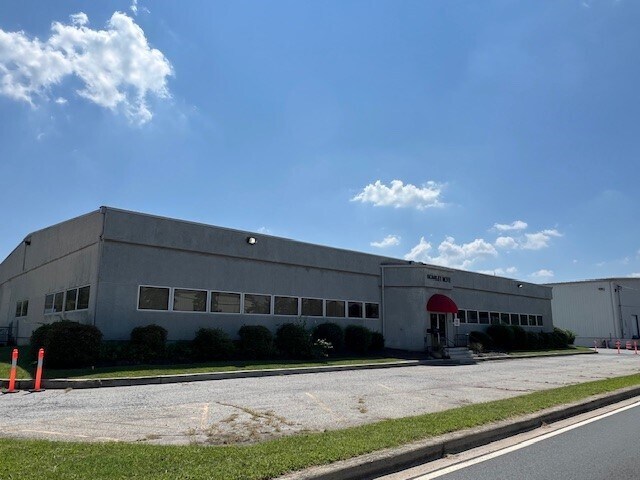 More Photos Of 20 E Commons Blvd, New Castle Warehouse For Lease