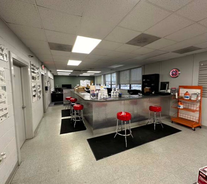 More Photos Of 10400 Evendale Dr, Evendale Warehouse For Lease