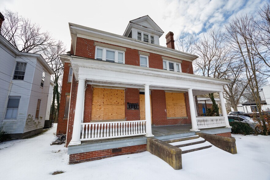 More Photos Of 716 W Washington St, Petersburg Multifamily For Sale