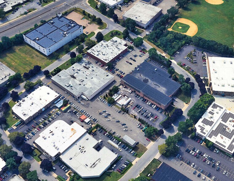 More Photos Of 60 Executive Blvd, Farmingdale Manufacturing For Sale